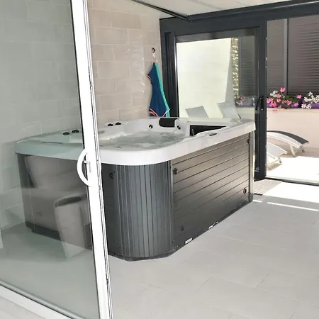 Meuble De Charme Avec Jacuzzi