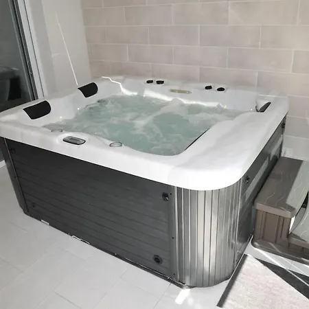 Meuble De Charme Avec Jacuzzi Saujon