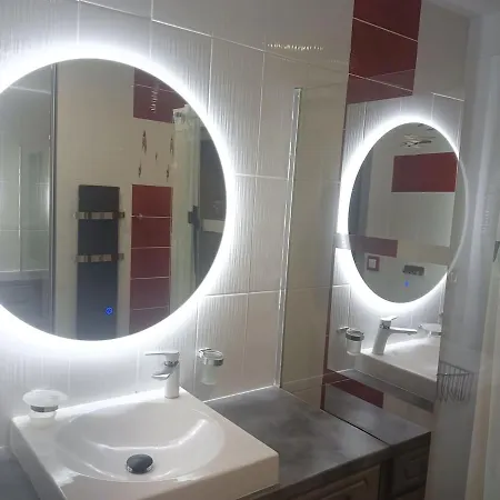 Apartment Meuble De Charme Avec Jacuzzi Saujon