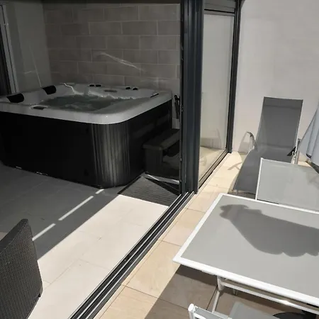 Apartment Meuble De Charme Avec Jacuzzi *