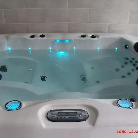 Meuble De Charme Avec Jacuzzi Apartment Saujon